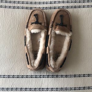 NWT! UGG Moccasin Slippers
